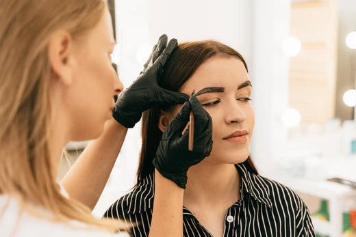 Quelles sont les étapes de cicatrisation du maquillage permanent des sourcils ?