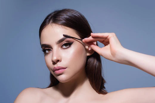 Comment stimuler la pousse des sourcils ?